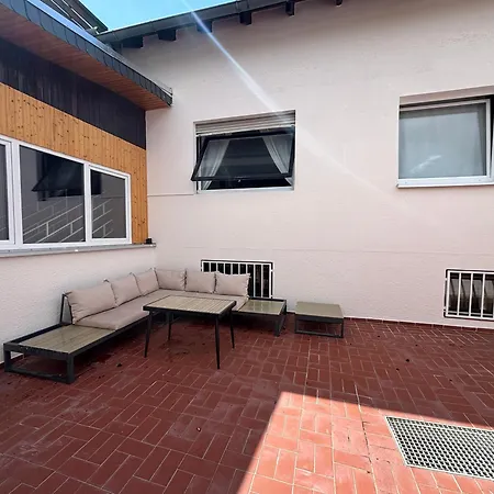 140qm - 4 Zimmer- Parkplatz - Autobahn - Blauer - Mallibase Apartment Garbsen