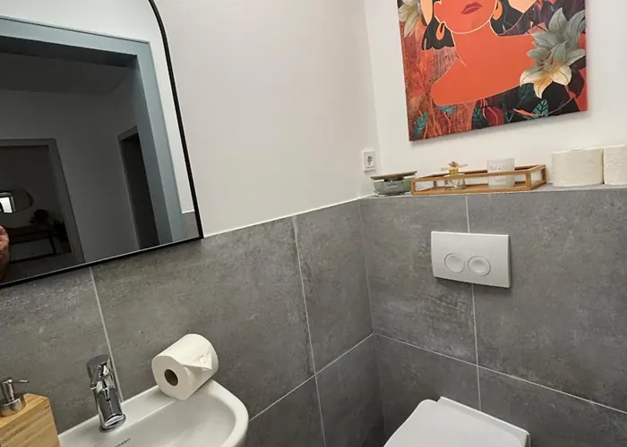140qm - 4 Zimmer- Parkplatz - Autobahn - Blauer - Mallibase Appartement *