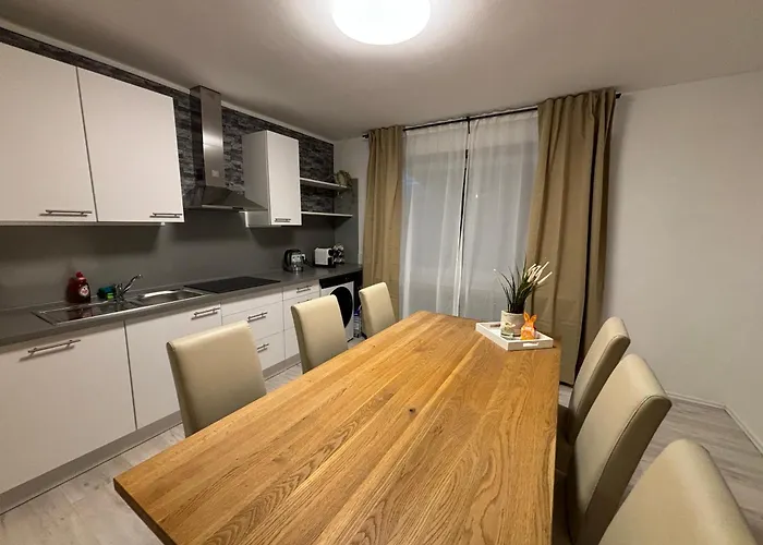 Appartement 140qm - 4 Zimmer- Parkplatz - Autobahn - Blauer - Mallibase