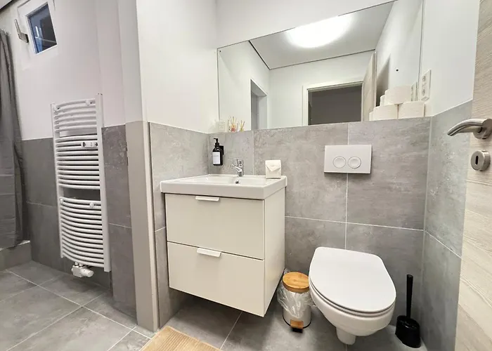 Appartement 140qm - 4 Zimmer- Parkplatz - Autobahn - Blauer - Mallibase