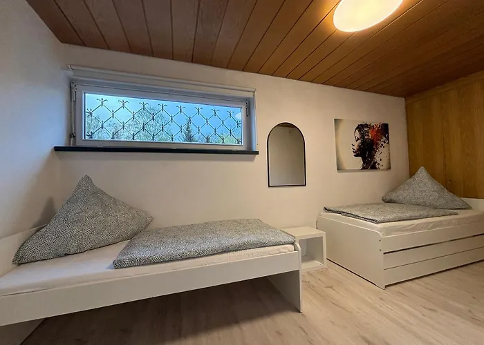 140qm - 4 Zimmer- Parkplatz - Autobahn - Blauer - Mallibase Appartement *
