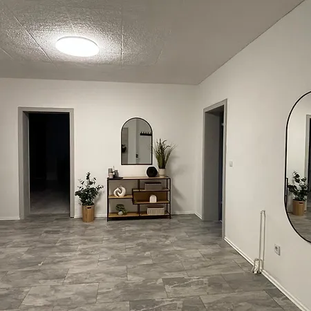 140qm - 4 Zimmer- Parkplatz - Autobahn - Blauer - Mallibase Apartment Garbsen