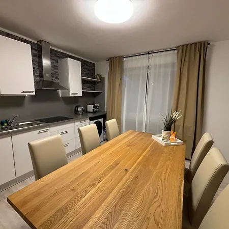 Apartment 140qm - 4 Zimmer- Parkplatz - Autobahn - Blauer - Mallibase