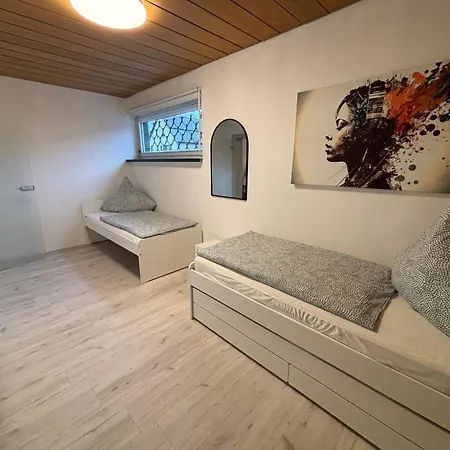 140qm - 4 Zimmer- Parkplatz - Autobahn - Blauer - Mallibase *